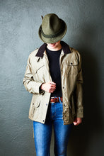 Laden Sie das Bild in den Galerie-Viewer, Barbour Jacke Metallic Amelia - Größe 36/40
